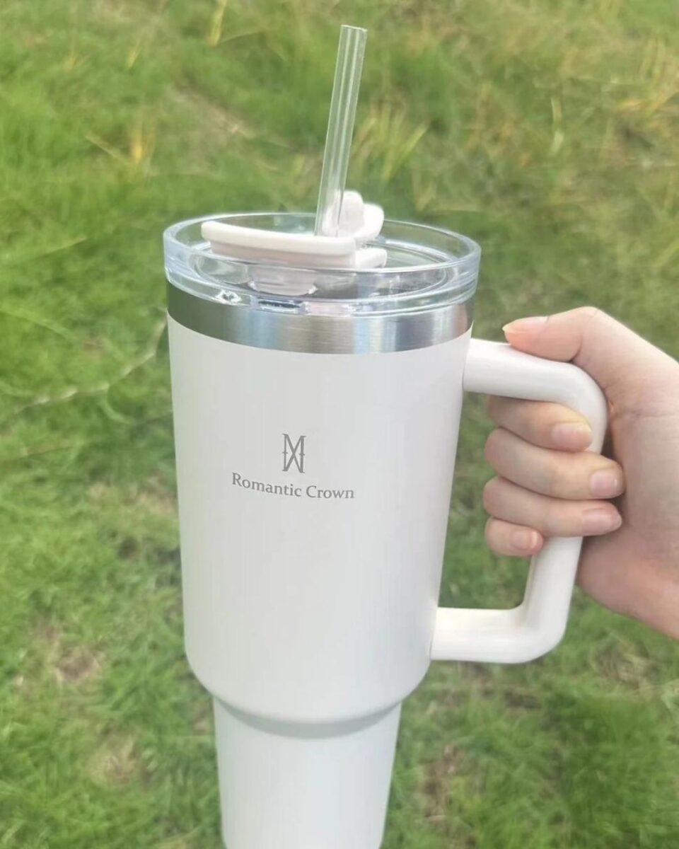 Essa é a melhor Garrafa Térmica Inox com Tampa e Canudo